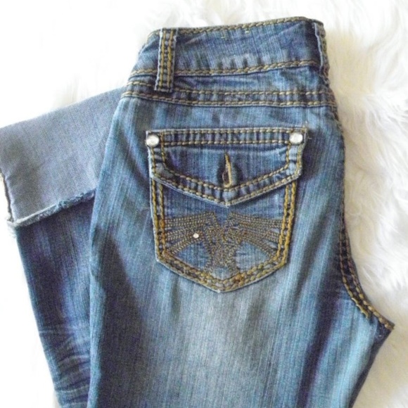 Almost Famous Denim - Almost Famous relaxed fit distressed Capri